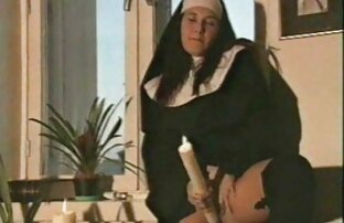 XXX Une ado séduisante se fait sucer film gratuit amateur la poignée de seins puis se fait défoncer la chatte humide